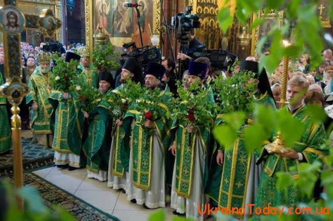 У православних церквах на Зелені свята проводять богослужіння 