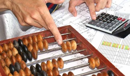 Майже кожного дня в українців виникають питання з приводу того, яким чином відбувається нарахування їх заробітних виплат