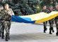 Українські військові з прапором