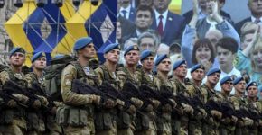 Військові на плацу Україна