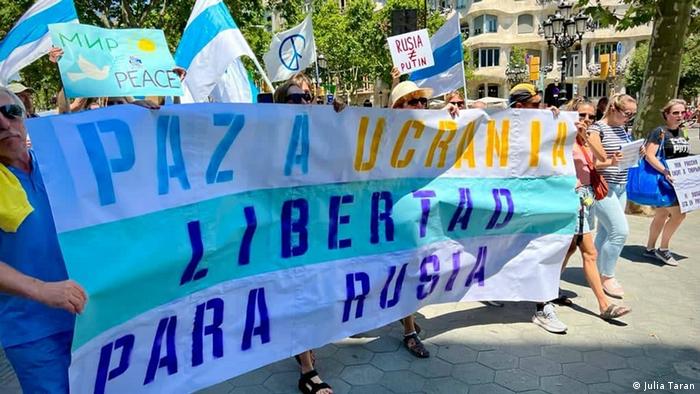 Антивоєнна акція в Барселоні на День Росії - 12 червня 2022 року