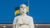 Киев.  Памятник правительнице периода Украины-Руси, Киевской княгини Ольге, которая в 957 году приняла христианство, посетив Константинополь