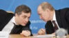 Архивное фото: Владислав Сурков (слева) и Владимир Путин 