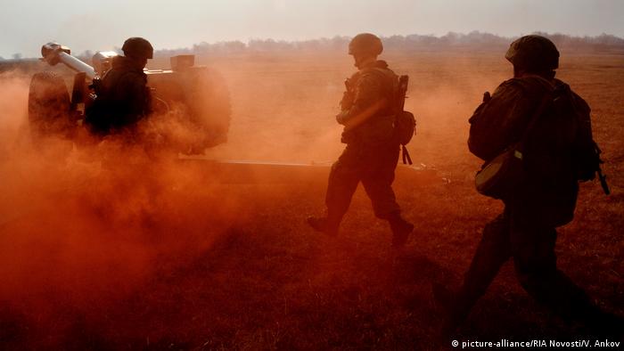 Russland Militärübung (picture-aliance/RIA Novosti/V. Ankov)