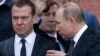 Владимир Путин (справа) и Дмитрий Медведев, Москва, 22 июня 2017 года