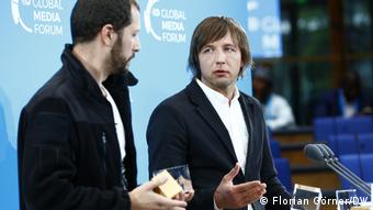 Мстислав Чернов та Євген Малолєтка з нагородами DW на медіаконференції Global Media Forum у Бонні 20 червня