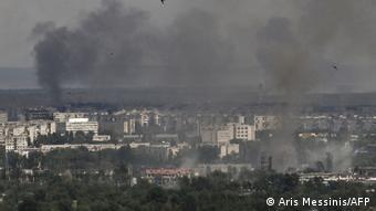 Дим від вибухів над Сєверодонецьком, 17 червня 2022 року