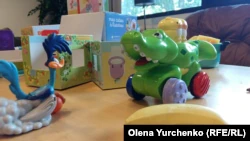 Детские игрушки в офисе организации Help Ukraine Gothenburg.  Гетеборг, Швеция