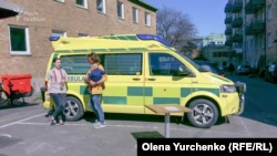 Автомобиль скорой помощи, купленный для Украины волонтерами Help Ukraine Gothenburg.  Гетеборг, Швеция