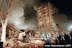 Разрушенный взрывом многоквартирный дом в столице России на улице Гурьянова.  Москва, 9 сентября 1999 года.  В результате взрыва погибли 93 человека.  Этот взрыв называют одним из четырех терактов – подрыва жилых домов в городах России в сентябре 1999 года