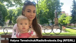 Элла Краснобрыж с дочерью месяц провела в блокадном Мариуполе.  В это время ее муж погиб на «Азовстали»
