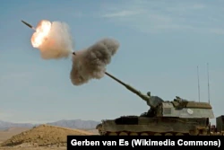 Panzerhaubitze 2000 г. нидерландских войск ведет огонь в Афганистане
