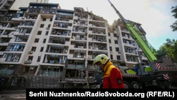 Ракетная атака на Киев: последствия удара по жилой многоэтажке в центре столицы (фоторепортаж)
