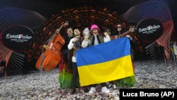 Украинская группа Kalush Orchestra после победы на 