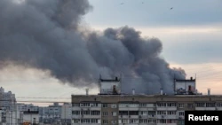 По предприятию, расположенному на левом берегу Киева, ударили четыре ракеты