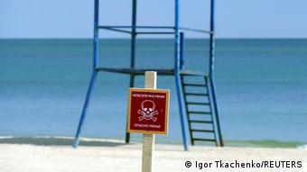 Bilderchronik des Krieges in der Ukraine l Warnzeichen am Badestrand in Odessa