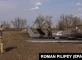 Украинский военнослужащий позирует для фотографии возле уничтоженного российского вертолета с буквой «Z», символом российского вторжения в Украину, в отбитом украинской армией деревне Малая Рогань близ Харькова, 31 марта 2022 года