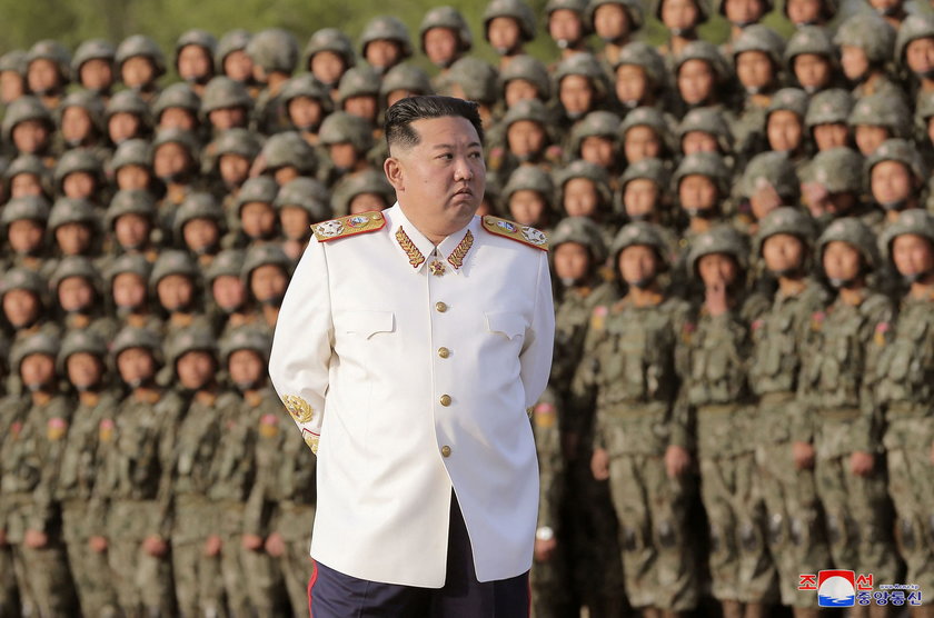 Кім Чен Ин (38) на зустрічі з солдатами буквально кілька днів тому