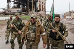 Военные из российского региона Чечня в Мариуполе