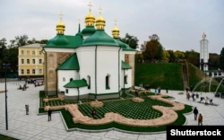 Церковь Спаса на Берестове в Киеве, которая является национальным памятником архитектуры XII века