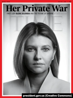 Портрет первой леди Украины Елены Зеленской с подписью «Ее личная война» на обложке американского еженедельника TIME, взявшего интервью у нее.  Июль 2022 года