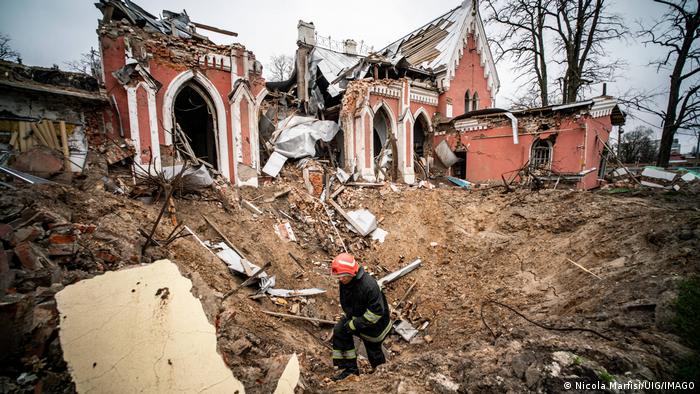 Будівля бібліотеки у Чернігові, повністю зруйнована внаслідок влучення бомби