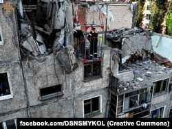Разрушенный в результате ракетного удара дом в Николаеве