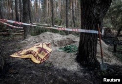Эксгумация тел убитых гражданских после оккупации Мотыжина Киевской области