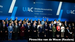 Участники Конференции Ukraine Accountability Conference по военным преступлениям во время вторжения России в Украину.  Гаага, Нидерланды, 14 июля 2022 года.
