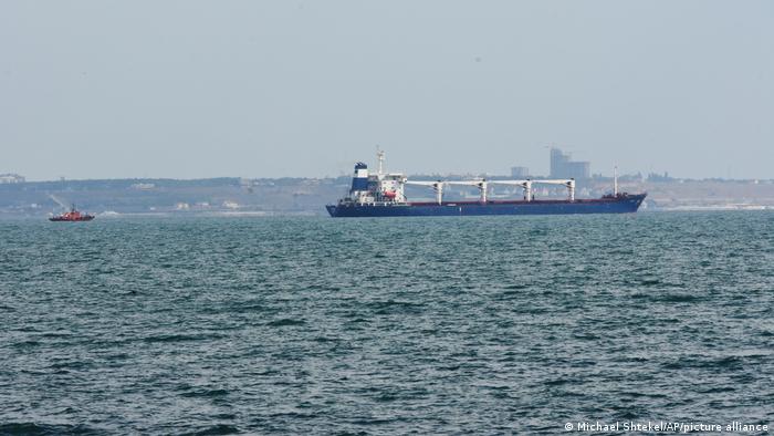 Суховантаж Razoni виходить із морського порту Одеси