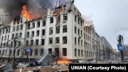 Пожар после обстрела одного из корпусов университета Каразина в Харькове, март 2022