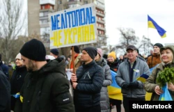 Акция протеста в захваченном российскими военными Мелитополе, 7 марта 2022 года