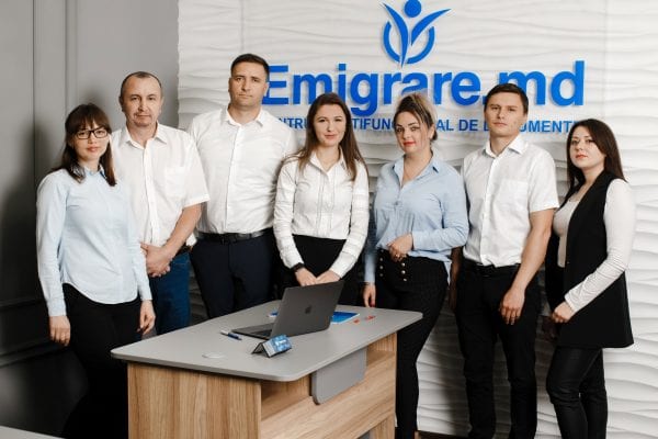 співробітниці компанії Emigrare