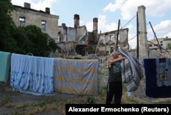 Лисичанск после атак был наполовину разрушен.  Город войска РФ оккупировали в первые дни июля