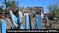 «Нещадно бомбили»: как выглядит обстрелянный русской армией поселок Камышеваха (фотосвидетельство)