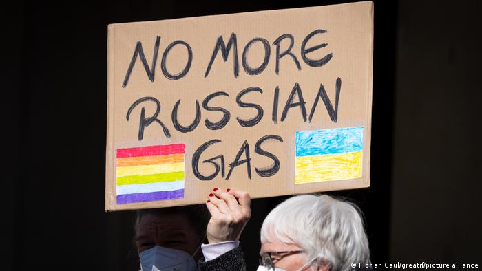 Плакат із мітингу за енергетичну незалежність від РФ у Німеччині