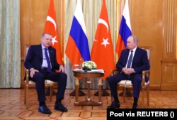 Президент Турции Реджеп Тайип Эрдоган (л) и президент России Владимир Путин