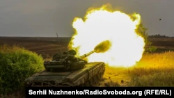 Танк ВСУ ведет огонь в сторону российских сил в Донецкой области