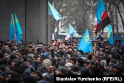 Многотысячный митинг в поддержку территориальной целостности Украины, состоявшийся 26 февраля 2014 года под стенами крымского парламента в Симферополе