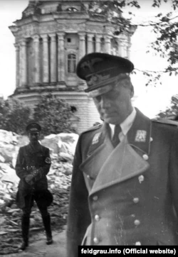 Альфред Розенберг осматривает руины Успенского собора Киево-Печерской лавры, 1942 год