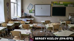 Школа в городе Чугуеве (Харьковская область) после обстрела российских военных
