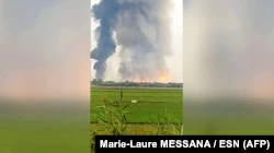На этом кадре из видео видны взрывы боеприпасов на территории села Майское Джанкойского района.  16 августа 2022 года