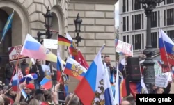 Пророссийский митинг в Кельне.  В Германии проживает около 3 миллионов человек русского этнического происхождения