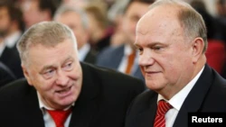 Геннадий Зюганов (справа) и Владимир Жириновский в Кремле.  Москва, 22 декабря 2011 года