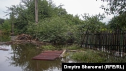 Затопило дома и огороды.  Последствия ракетных атак России по Кривому Рогу (фотогалерея)