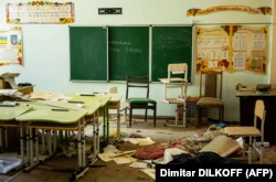 Помещение поврежденной обстрелами школы в одном из сел Николаевской области, август 2022 года
