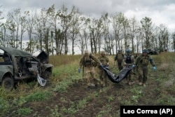 Эвакуация погибших тел украинских бойцов, погибших во время контрнаступления в Харьковской области