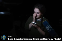 Екатерина Полищук «Птичка» во время первого телефонного разговора с мамой после освобождения из российского плена, 21 сентября 2022 года