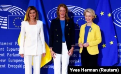 Слева направо: первая леди Украины Елена Зеленская, глава Европейского парламента Роберта Мецолла и глава Еврокомиссии Урсула фон дер Ляен в здании Европарламента.  Страсбург, Франция, 14 сентября 2022 года