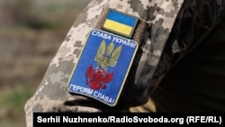 Шеврон украинского военнослужащего на позициях ВСУ